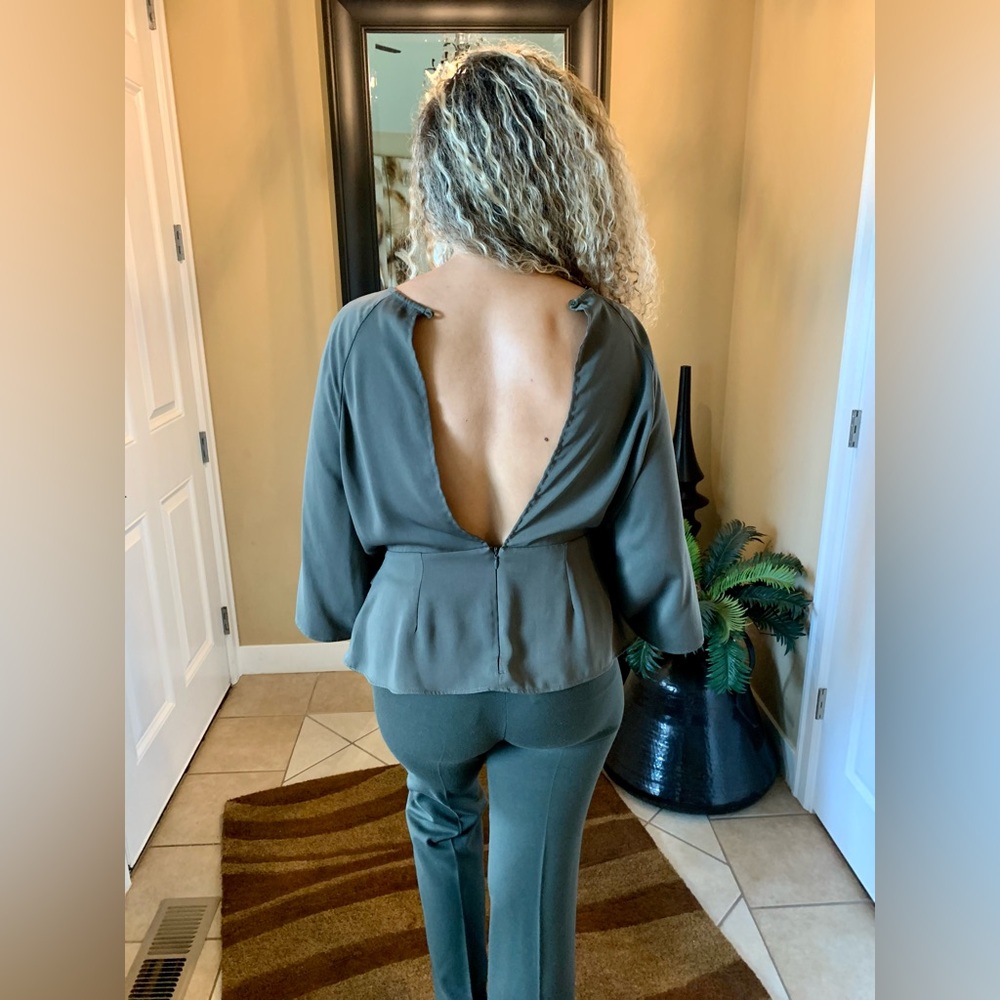 LN TOPSHOP BLOUSE. TIE WAIST, FLOWY SLEEVES, SEXY CUT OUT IN BACK & FRONT❤️ - Picture 5 of 9